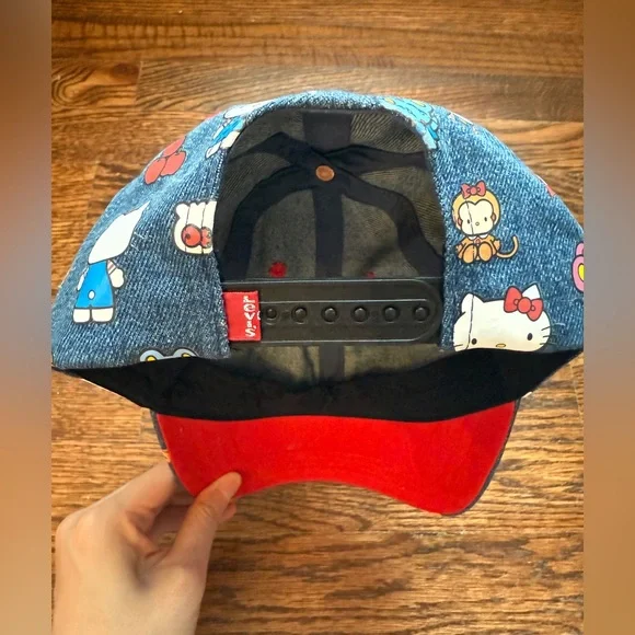 Levi's x Hello Kitty Baseball Hat - Picture 5 of 7